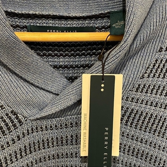 Perry Ellis Men's Marled Shawl Striped Sweater. Size Large - Picture 5 of 7